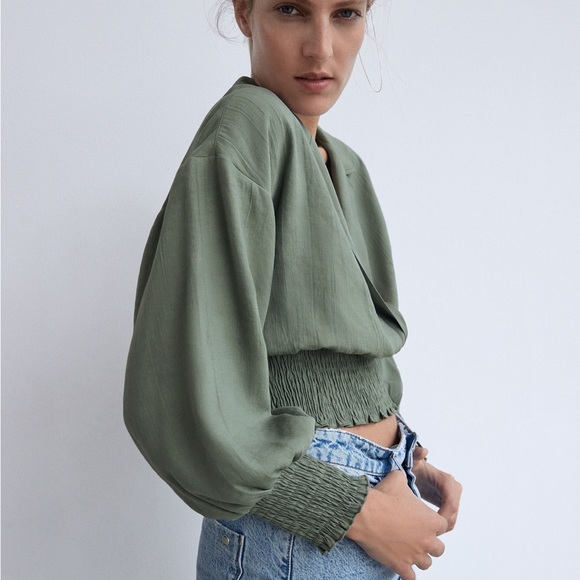 ⛱️ 2/20$ Zara elasticized cropped green blouse small - Picture 2 of 10